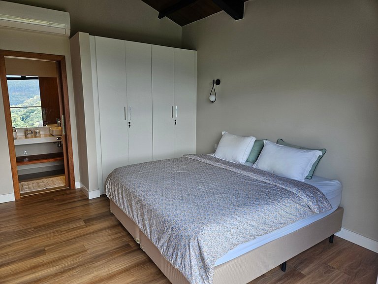 Casa do Escorrega, conforto moderno com vista