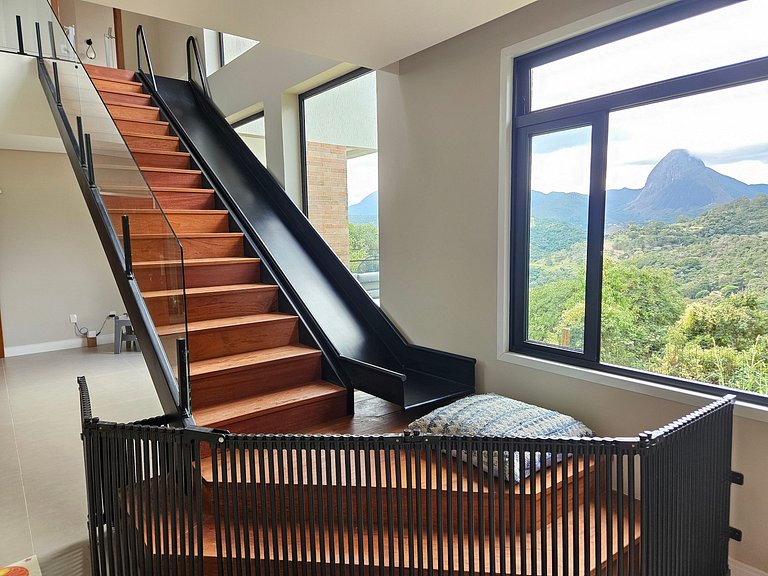 Casa do Escorrega, conforto moderno com vista