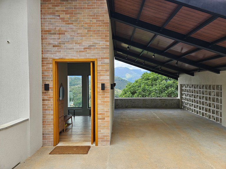 Casa do Escorrega, conforto moderno com vista