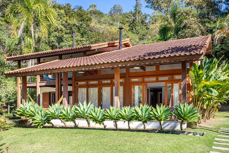 Casakor, beautiful villa in Itaipava, 4 bedrooms, pool, tenn