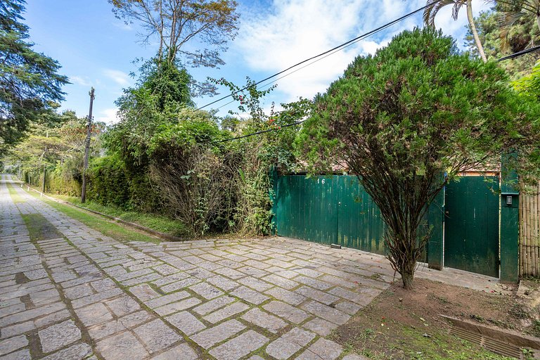 Fauna & Flora Mountain Retreat