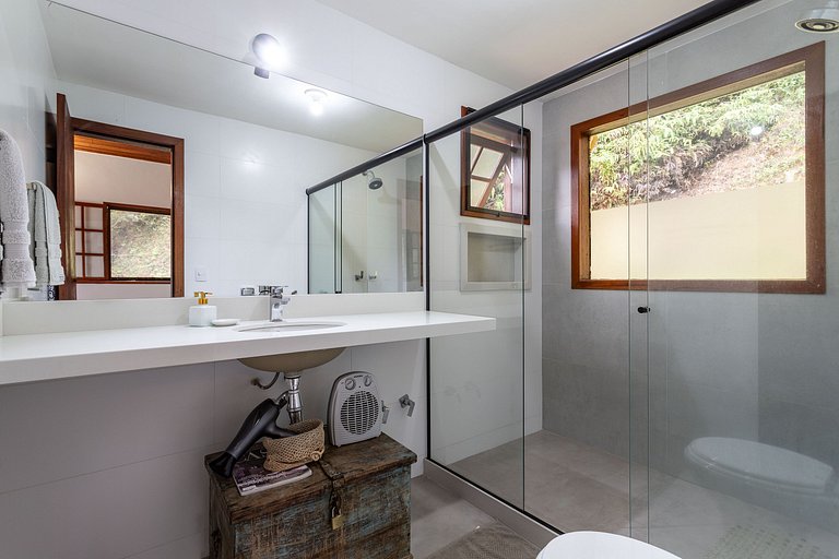 Beautiful 4 bedroom country house in the mountains with pool
