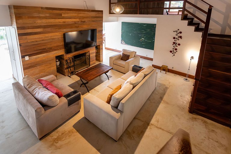 Beautiful 4 bedroom country house in the mountains with pool