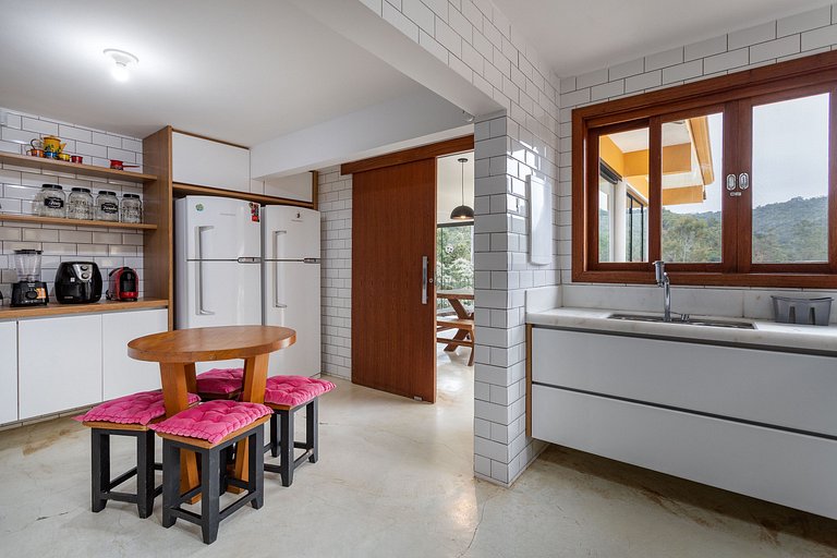 Hermosa casa de campo de 4 dormitorios en la montaña con pis