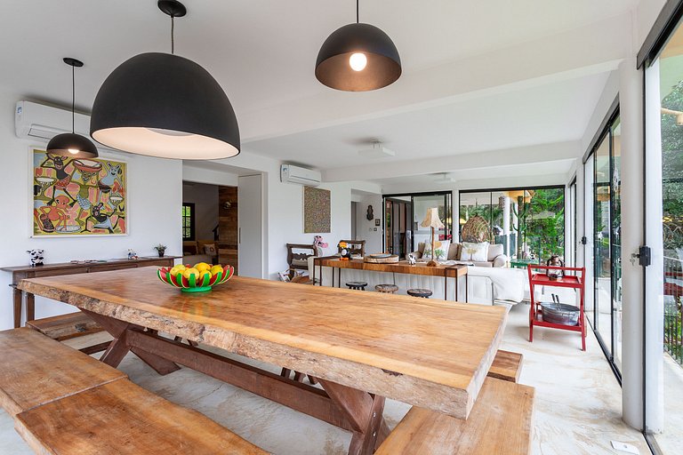 Beautiful 4 bedroom country house in the mountains with pool