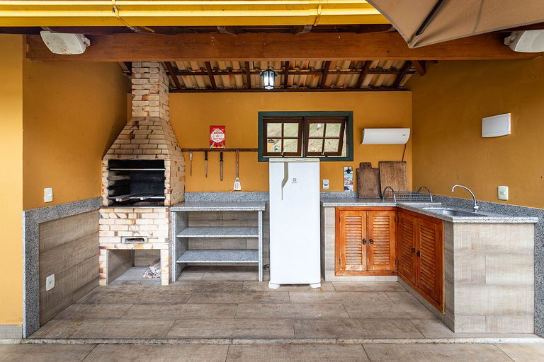 Beautiful 4 bedroom country house in the mountains with pool