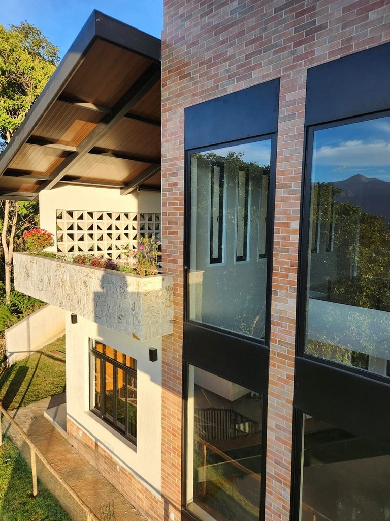 Casa do Escorrega, conforto moderno com vista