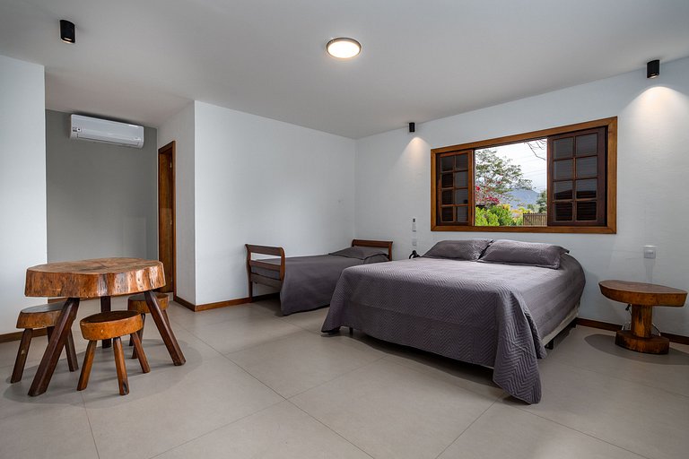 Alto Itaipava, 3 suítes A/C, piscina aquecida