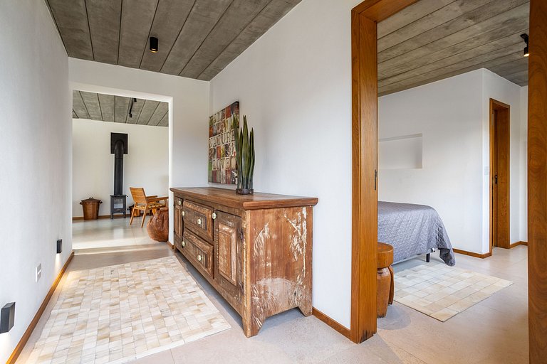Alto Itaipava, 3 suítes A/C, piscina aquecida