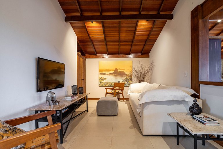 Casa do Alto Itaipava, 3 suítes, piscina com hidro aquecida