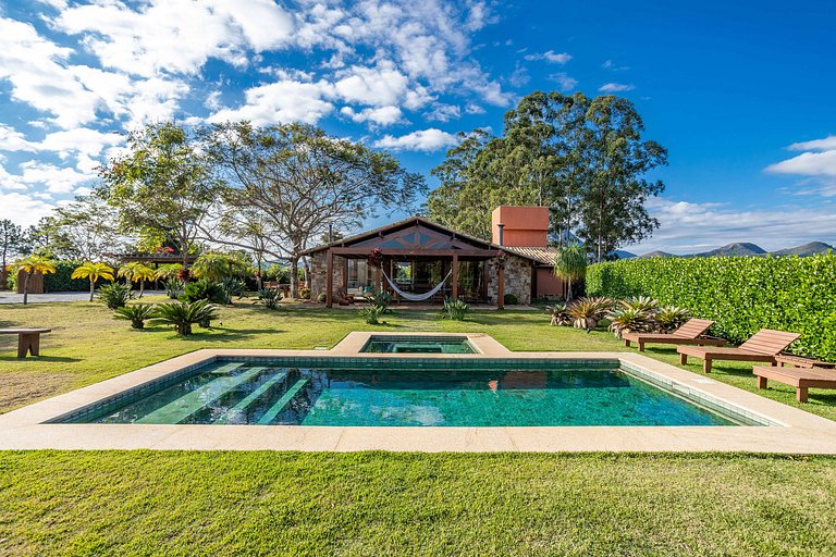 Casa do Alto Itaipava, 3 suítes, piscina com hidro aquecida