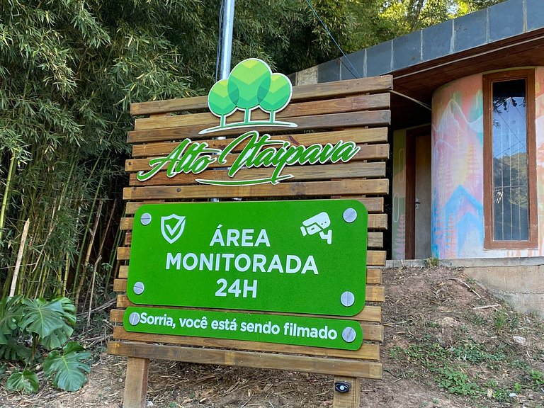 Casa do Alto Itaipava, 3 suítes, piscina com hidro aquecida
