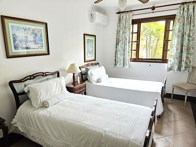 Casa Roseiras 7 suítes entre Itaipava e Secretário