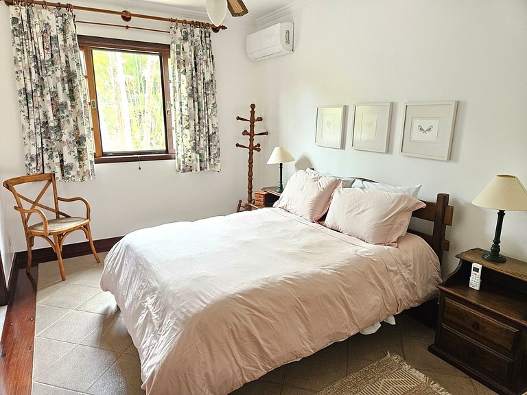 Casa Roseiras 7 suítes entre Itaipava e Secretário