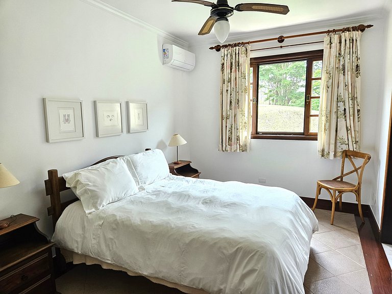 Casa Roseiras 7 suítes entre Itaipava e Secretário