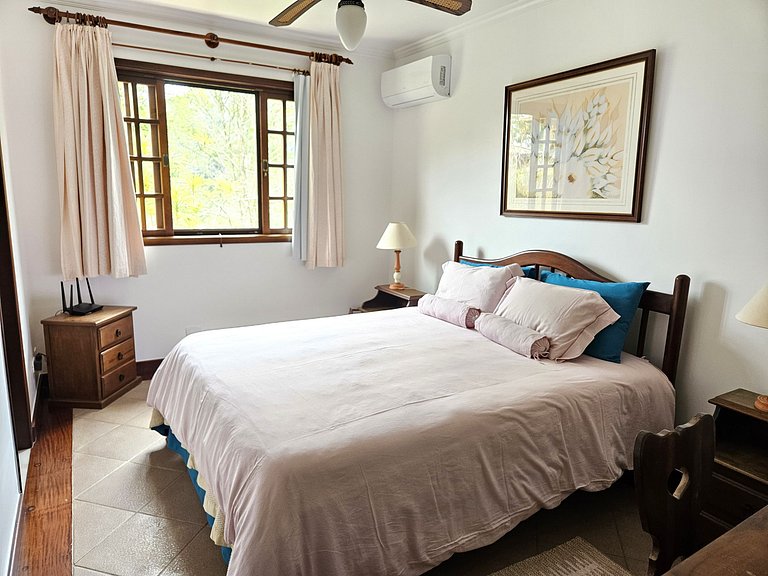 Casa Roseiras 7 suítes entre Itaipava e Secretário