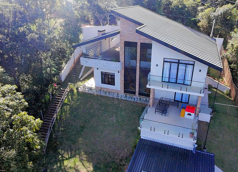 Casa do Escorrega, conforto moderno com vista