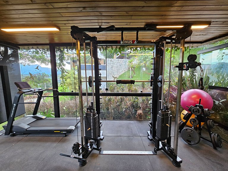 Casa de Alto Padrão em Itaipava: Design, Natureza e Exclusiv