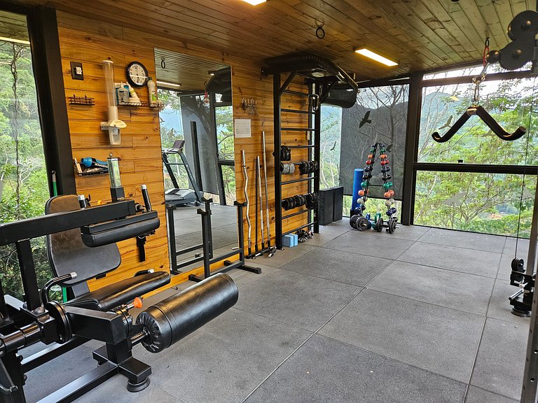 Casa de Alto Padrão em Itaipava: Design, Natureza e Exclusiv