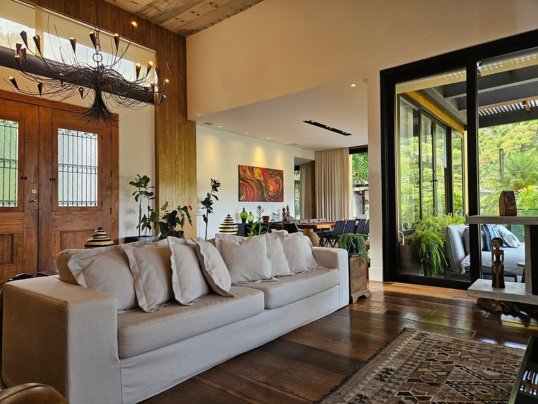 Casa de Alto Padrão em Itaipava: Design, Natureza e Exclusiv