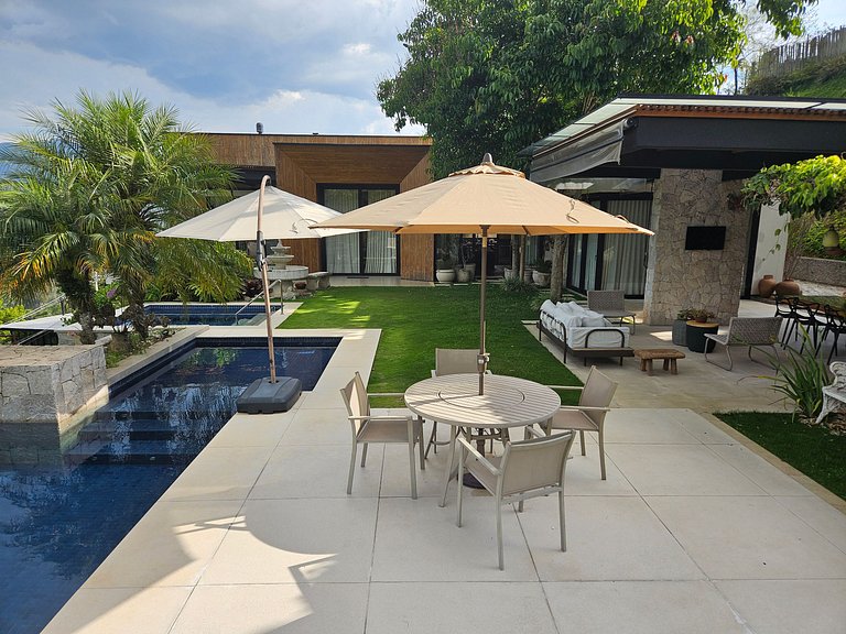 Casa de Alto Padrão em Itaipava: Design, Natureza e Exclusiv