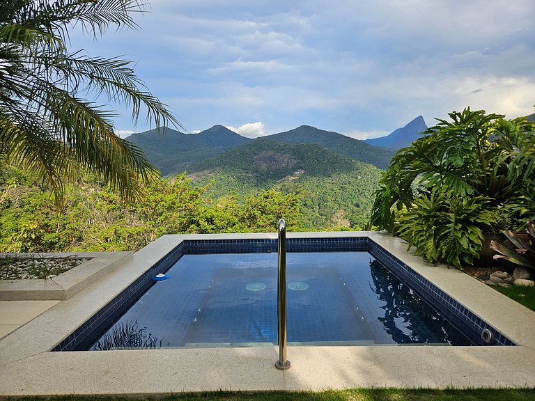 Casa de Alto Padrão em Itaipava: Design, Natureza e Exclusiv