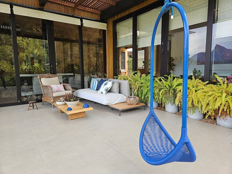 Casa de Alto Padrão em Itaipava: Design, Natureza e Exclusiv