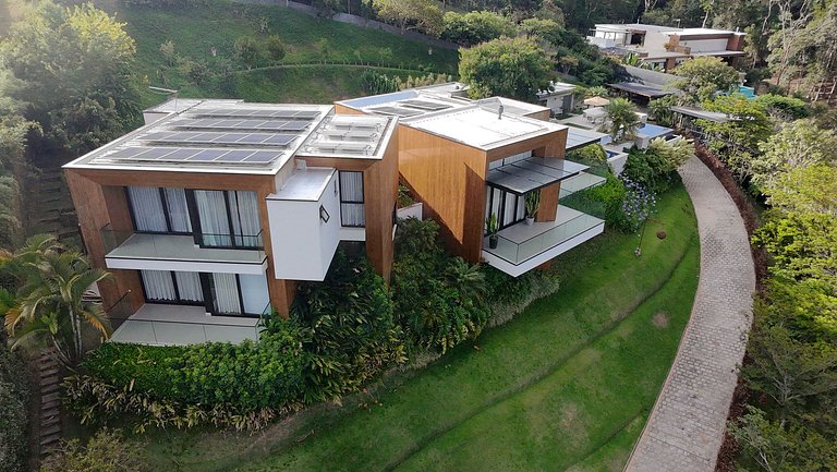 Casa de Alto Padrão em Itaipava: Design, Natureza e Exclusiv