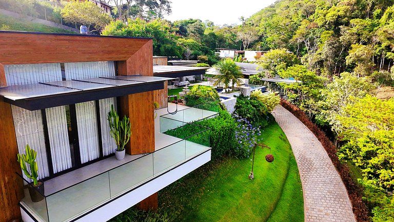 Casa de Alto Padrão em Itaipava: Design, Natureza e Exclusiv