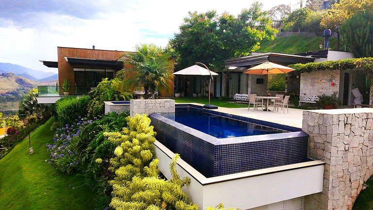 Casa de Alto Padrão em Itaipava: Design, Natureza e Exclusiv