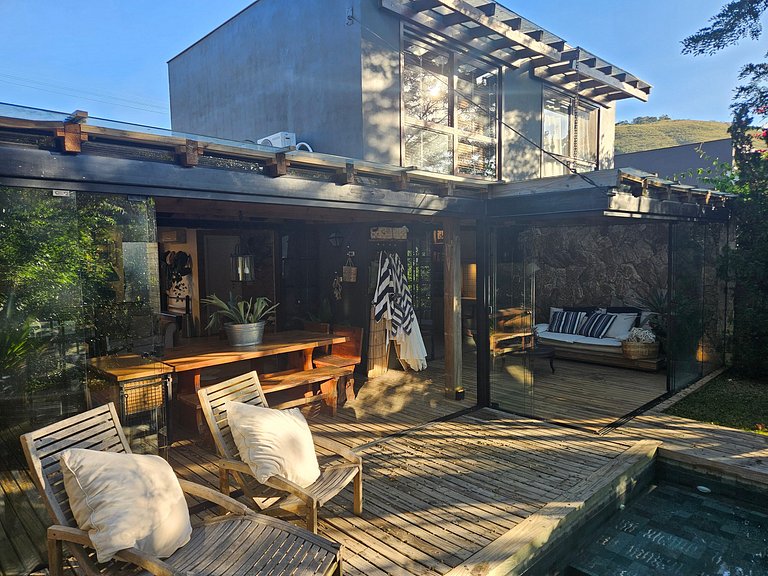 Casa da Aldeia: Charme e Privacidade em Itaipava