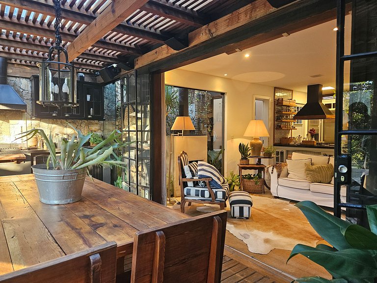 Casa da Aldeia: Charme e Privacidade em Itaipava
