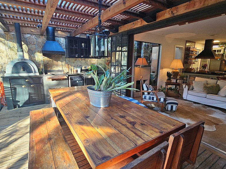 Casa da Aldeia: Charme e Privacidade em Itaipava