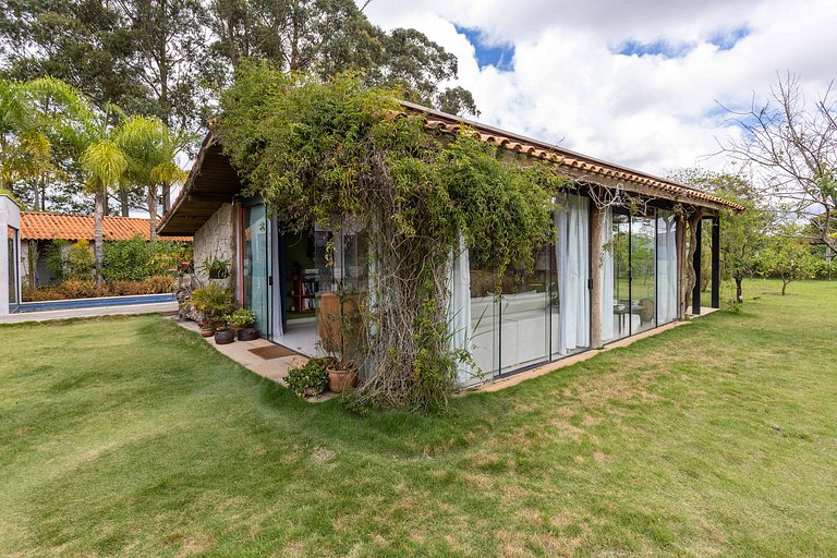 Topo do Céu: piscina com hidro, sauna e vista