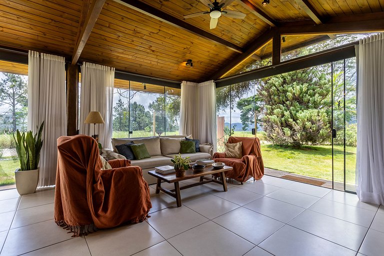 Topo do Céu: piscina com hidro, sauna e vista