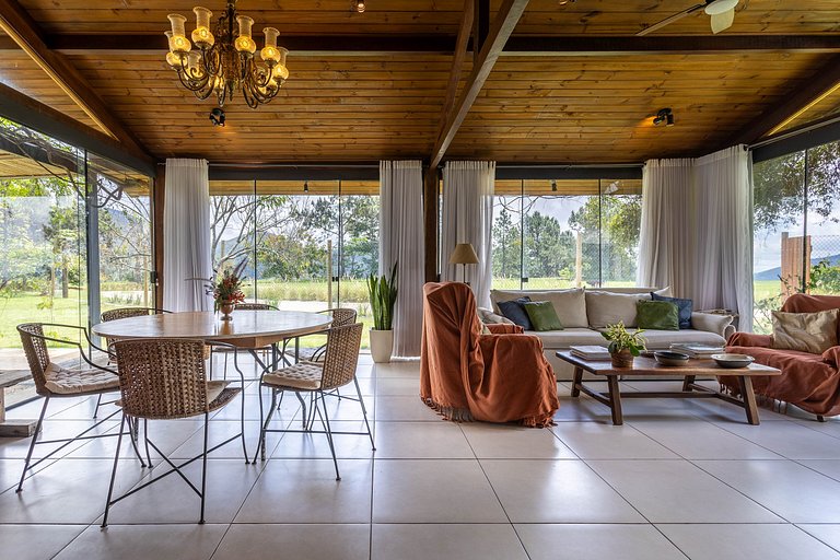 Topo do Céu: piscina com hidro, sauna e vista