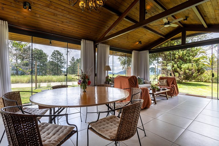 Topo do Céu: piscina com hidro, sauna e vista